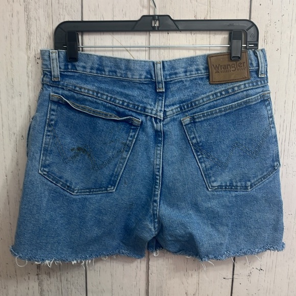 Vintage Wrangler Cutoffs Rugged Wear
Size Men’s 32 - Picture 2 of 4